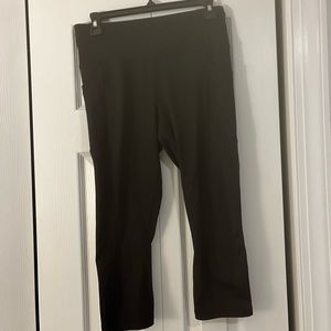 Black capri leggings size M